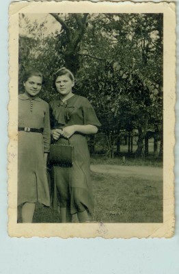 Женщины угнаные в Германию. 1943г. Лагерь. 9 фото.