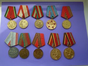 20 юбилейных медалей.