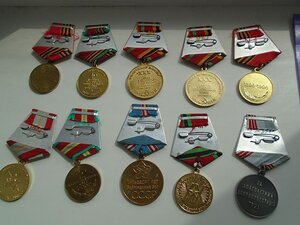 20 юбилейных медалей.