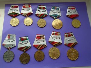 20 юбилейных медалей.