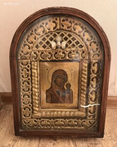 Икона Казанская Богородица. По золоту. Красивый киот.