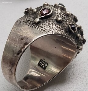 3 старинных серебряных женских перстня.