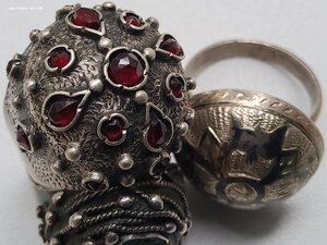 3 старинных серебряных женских перстня.