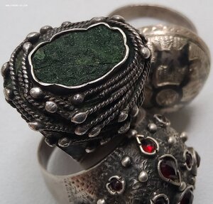 3 старинных серебряных женских перстня.
