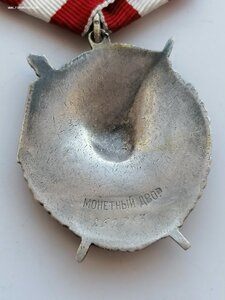 Красное Знамя на офицера грузина за Берлин