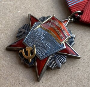 «ОКТЯБРЬСКАЯ РЕВОЛЮЦИЯ» состояние ВЕЛИКОЛЕПНОЕ. ФИКС.