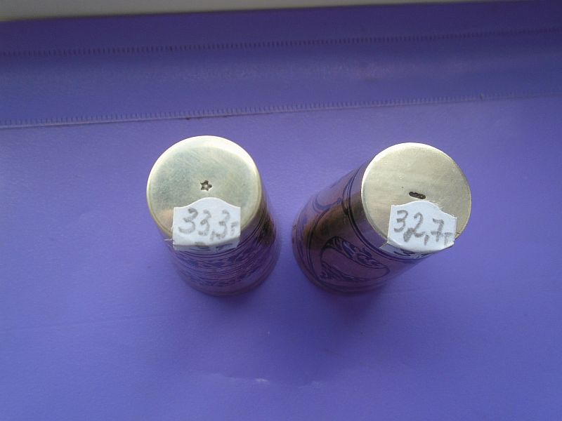 2 серебряные стопки.