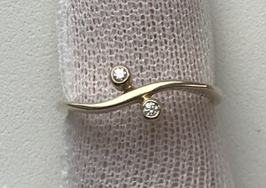 Женское золотое кольцо 750 пробы с бриллиантами