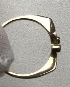 Женское золотое кольцо 750 пробы с бриллиантами