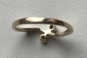 Женское золотое кольцо 750 пробы с бриллиантами