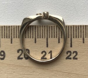 Женское золотое кольцо 750 пробы с бриллиантами