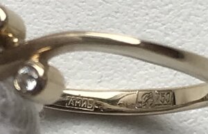 Женское золотое кольцо 750 пробы с бриллиантами