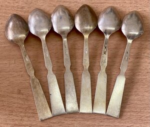 Серебряные кофейные ложки в эмалях.