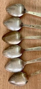 Серебряные кофейные ложки в эмалях.