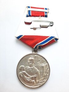 За отвагу на Пожаре нейзильбер -из врученных