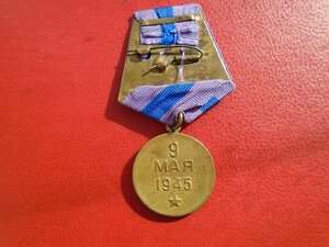 2 медали За освобождение Праги с разными ушками