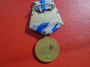2 медали За освобождение Праги с разными ушками