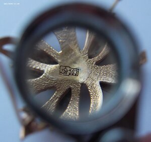 Советская золотая брошь, Кленовый лист 583 пр.