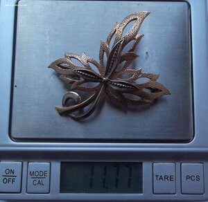 Советская золотая брошь, Кленовый лист 583 пр.