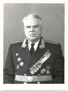 Фото генерала с Кутузовым 2ст и орденом КНДР
