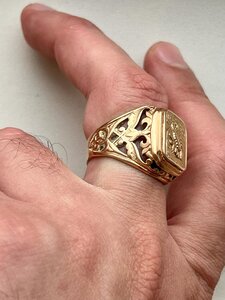 Золотая печатка СКОРПИОН. 585 проба со звездой.