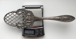 Красивая ажурная серебряная лопатка для торта. Серебро 875