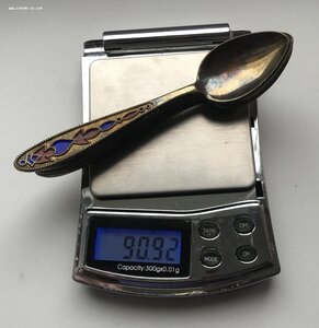 Набор серебряных чайных ложек с эмалью в коробке. 875 проба