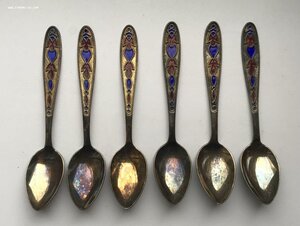 Набор серебряных чайных ложек с эмалью в коробке. 875 проба