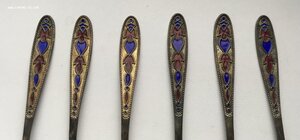 Набор серебряных чайных ложек с эмалью в коробке. 875 проба