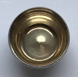 Крохотная серебряная солонка. Серебро 875 проба.