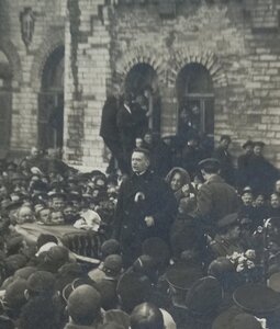 А.Ф.Керенский на митинге в Таллине