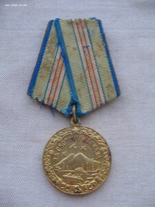 Кавказ. Ушко плоское, сточенное.
