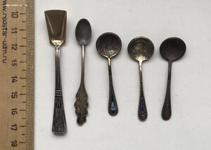 Пять серебряных ложечек для солонок. Золочение, эмаль. 875пр