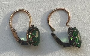 Золотые серьги 56 пробы с зелёным камнем