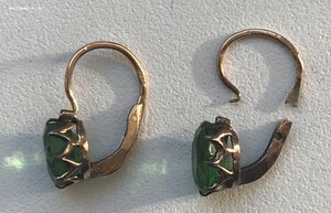 Золотые серьги 56 пробы с зелёным камнем