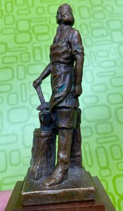 Петру Великому основателю Тульского оружейного завода.Бронза