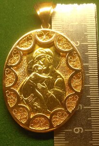 Золотая подвеска  икона Божья матерь