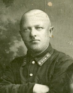 Групповое фото. Четыре звездочки в петлицах.