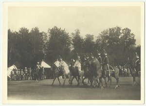 Император Николай II на маневрах своих войск.