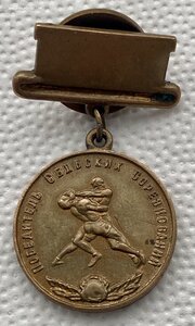 Победитель сельских соревнований. Вольная борьба.