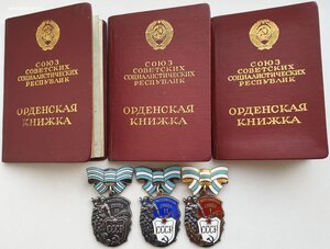 Три Материнские Славы с орденскими УССР