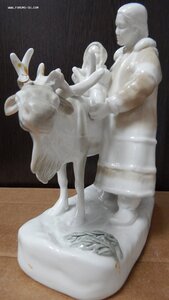 Скульптура "На Крайнем Севере"Дулево модель 1949г. Автор мод