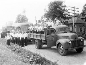 Комплект на героического водителя,  Форд V-8, с документами.