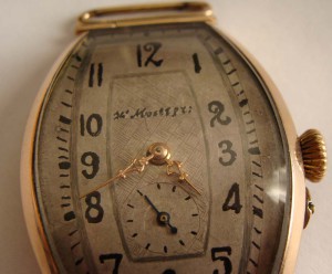 Наручные золотые часы Moser.