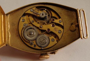 Наручные золотые часы Moser.