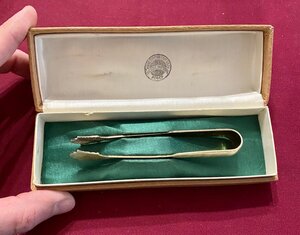 Серебряные щипцы для сахара. Родной футляр. Серебро 875 пр.