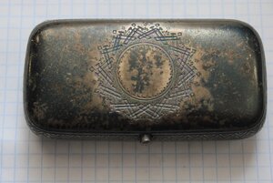Табакерка. Серебро, 84 проба. 1883 год. Рисунки. Позолота.