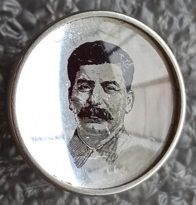 Знаки Ленин, Сталин, Леонов