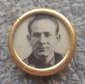 Знаки Ленин, Сталин, Леонов