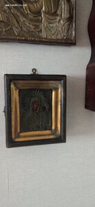 Икона Казанской Божьей Матери в киоте и окладе